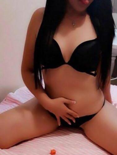 Cıvıl-cıvıl ön sevişme yapan escort Hazan