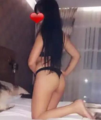 Cıvıl-cıvıl ön sevişme yapan escort Hazan
