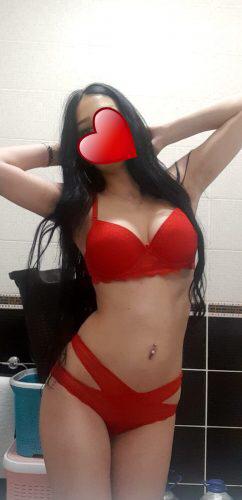 Cıvıl-cıvıl ön sevişme yapan escort Hazan