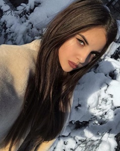Neşeli kumral Hasret