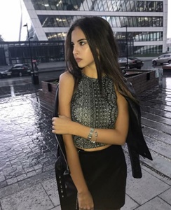 Neşeli kumral Hasret